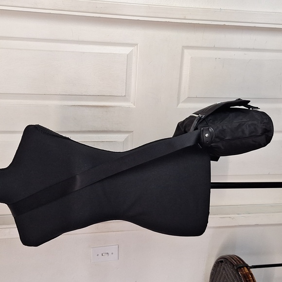 Tumi Sumatra Voyager Black Crossbody Sling Shoulder Travel Bag - Picture 4 of 16